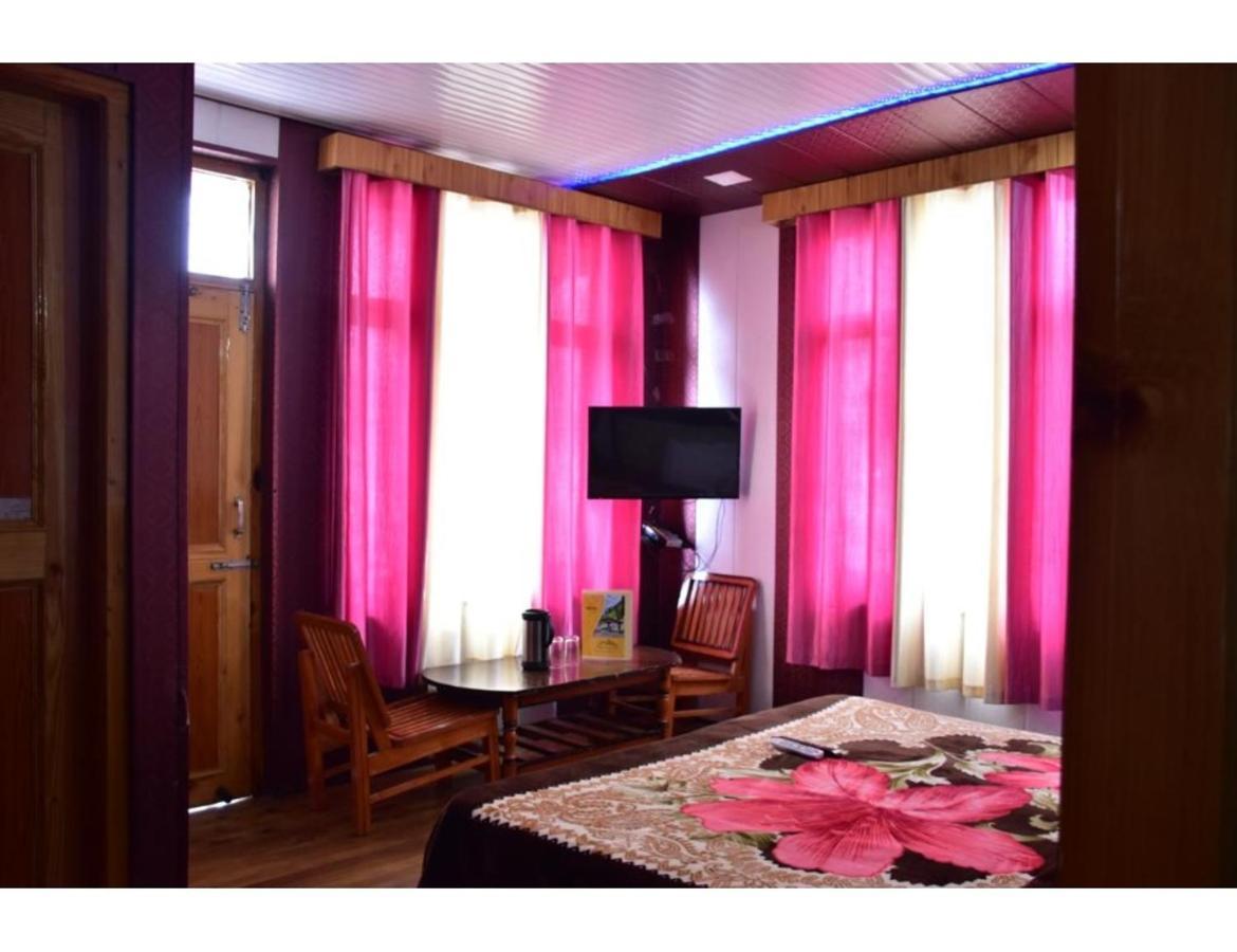 Hotel Peak View, Lahaul Sissu Exteriör bild